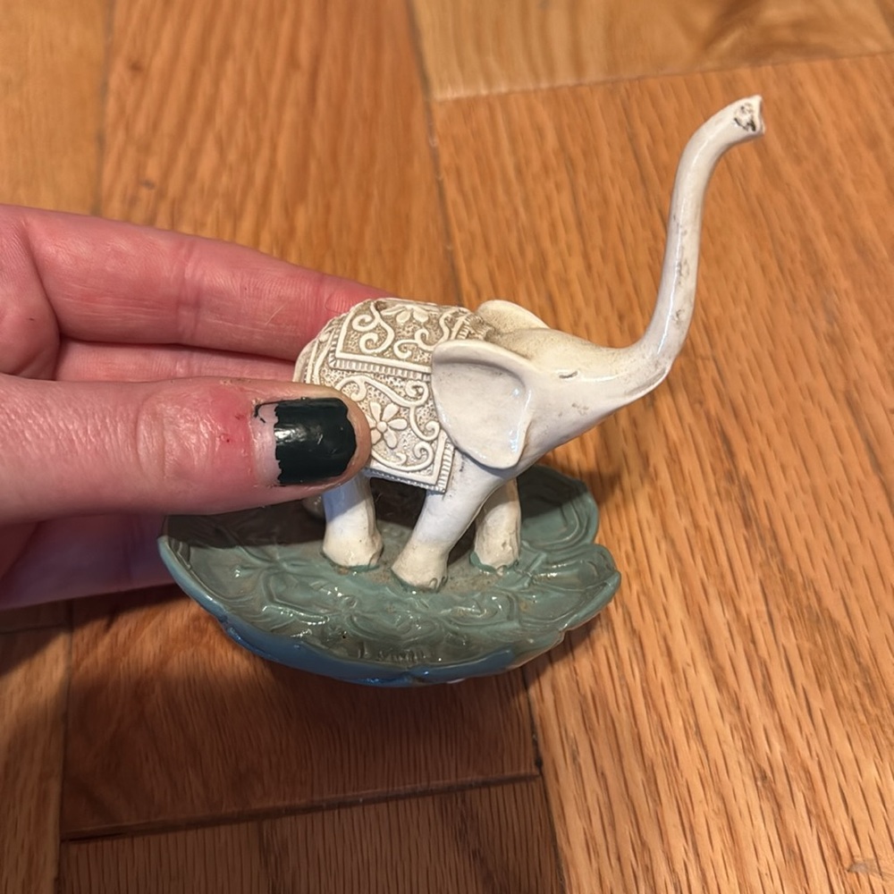 Vintage elephant ring holder - Picture 5 of 5